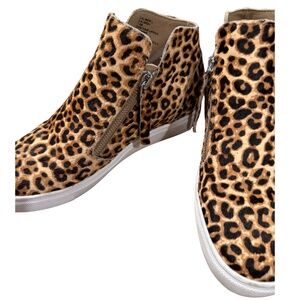 Steve Madden Woman Wedge Sneaker Bootie Cheetah, size 7.5, Zippers - worn 2x